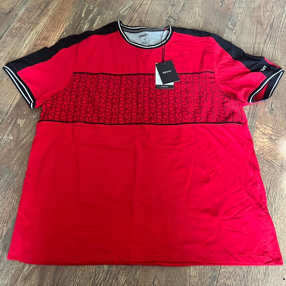 DKNY Men's Red and Black Short Sleeve Tee